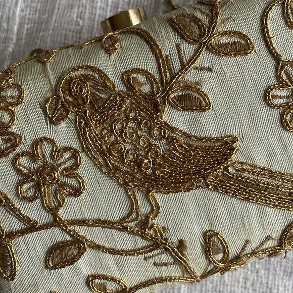 Embroidered clutch with sling - Picture 6 of 6